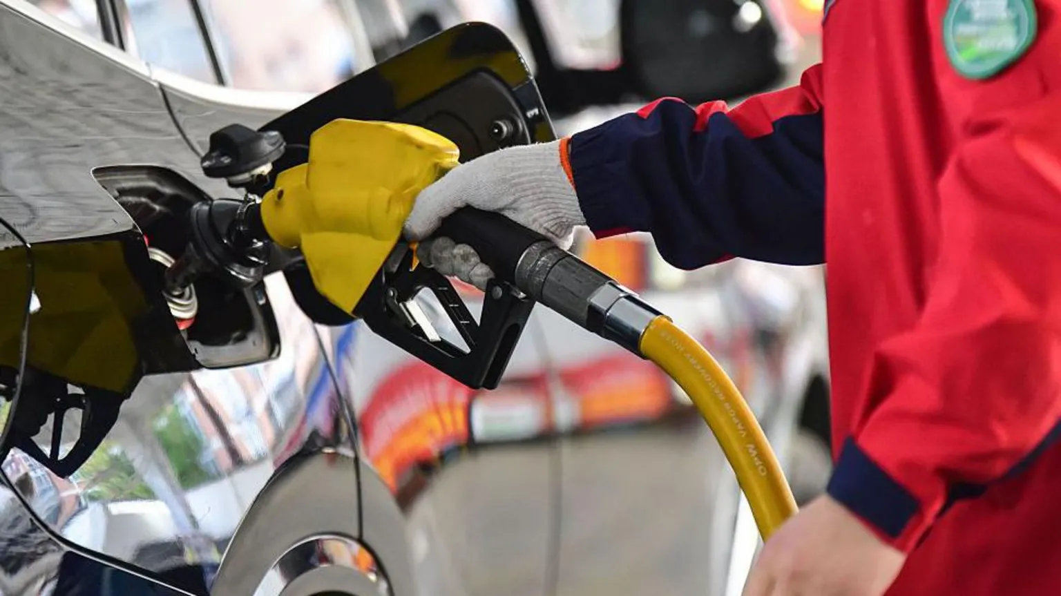 Oil Prices Plunge as US–Iran Ceasefire Deal Reopens Strait of Hormuz