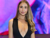 Adult Star Lily Phillips Rolls Out “Lily A.I.” to “Date” 10,000 Men in One Day